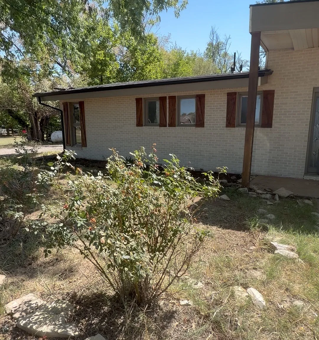 5 bed, 2582 sqft, $2,500 — Photo 1