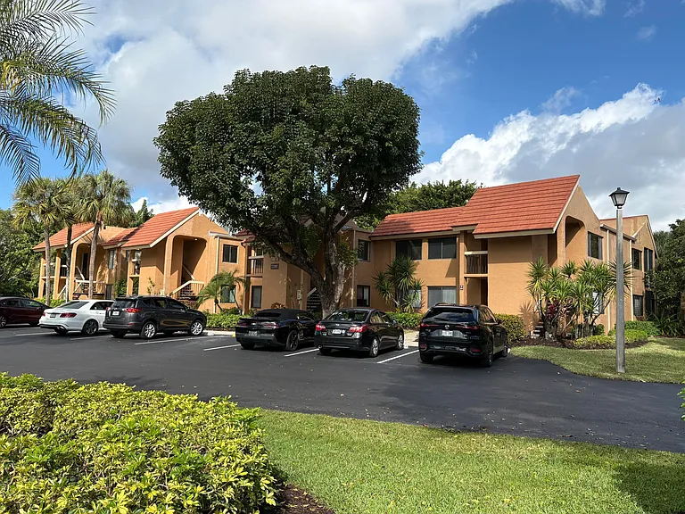 11280 Green Lake Dr #203 — Photo 4