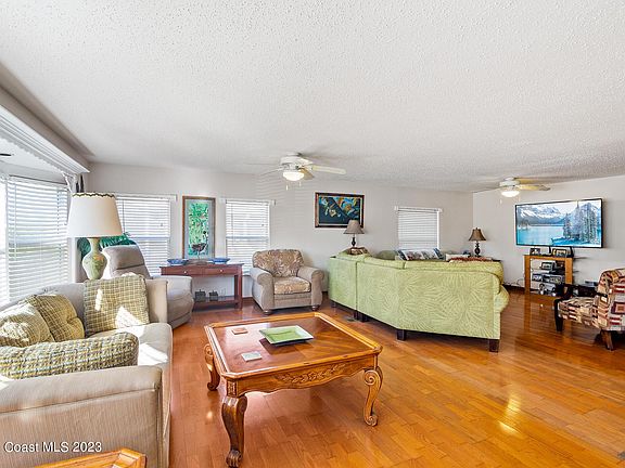 5th image of 1018 Royal Palm Dr
