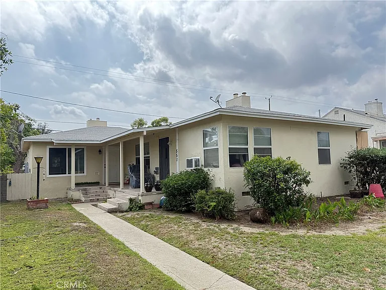549 N Niagara St — Photo 1