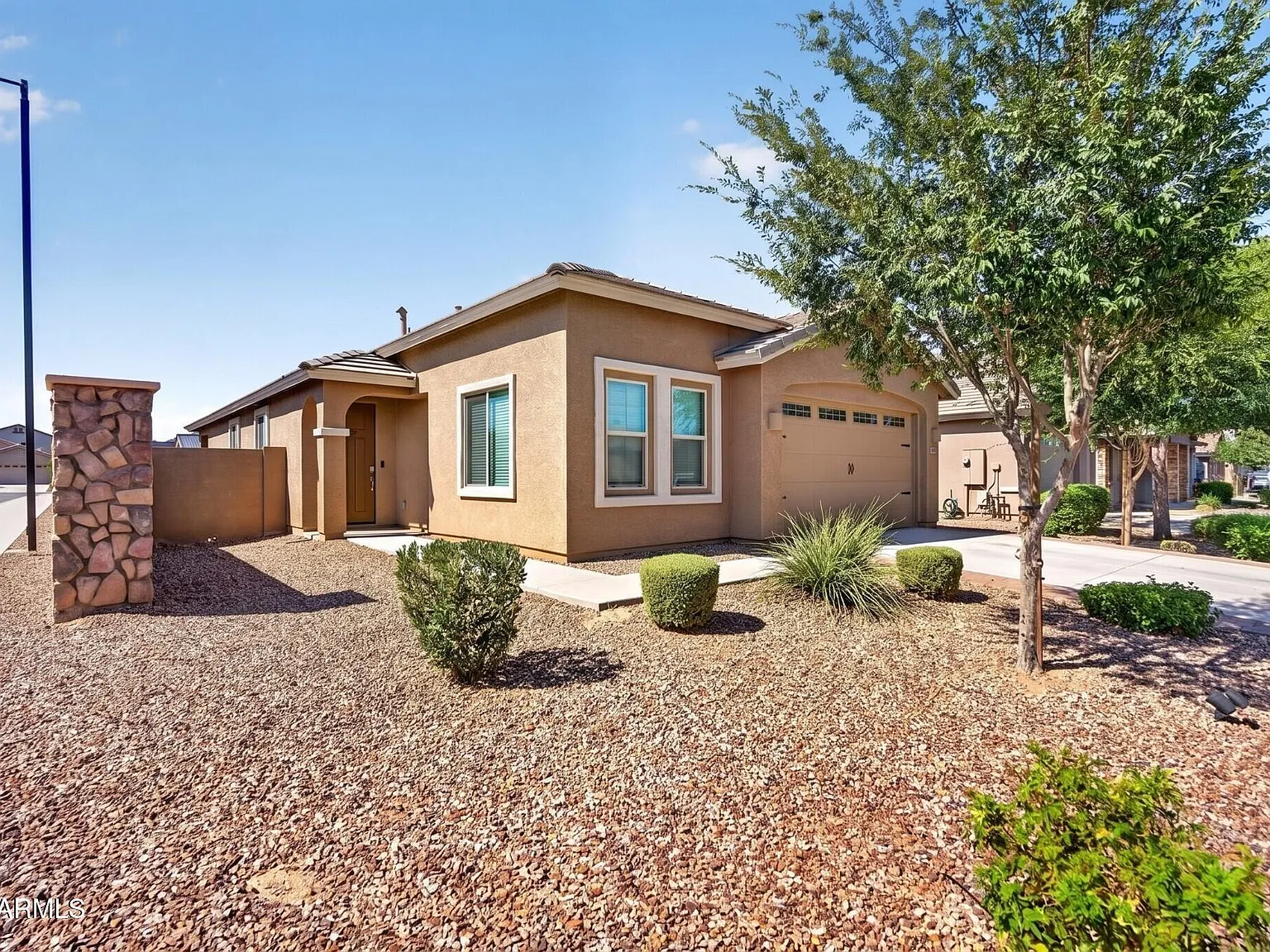4 bed, 2.0 bath, 1806 sqft, $2,300 — Photo 1