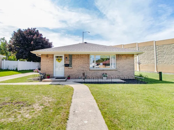 4401 South 15th STREET, Milwaukee, WI 53221