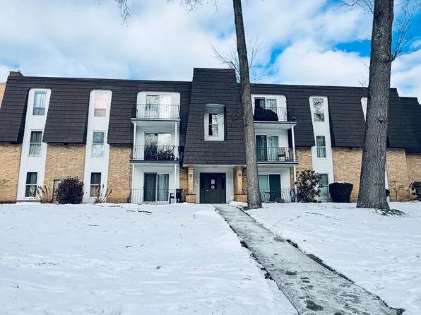 8 Shadowbrook Ln APT 41, Milford, MA 01757