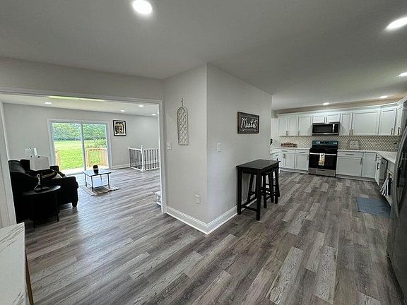 4th image of 1223 W 63rd Ave