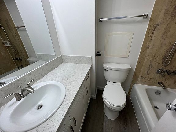 5th image of 1545 Liona St APT 204