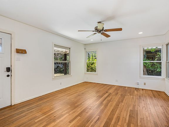 4th image of 211 Greenwich Blvd