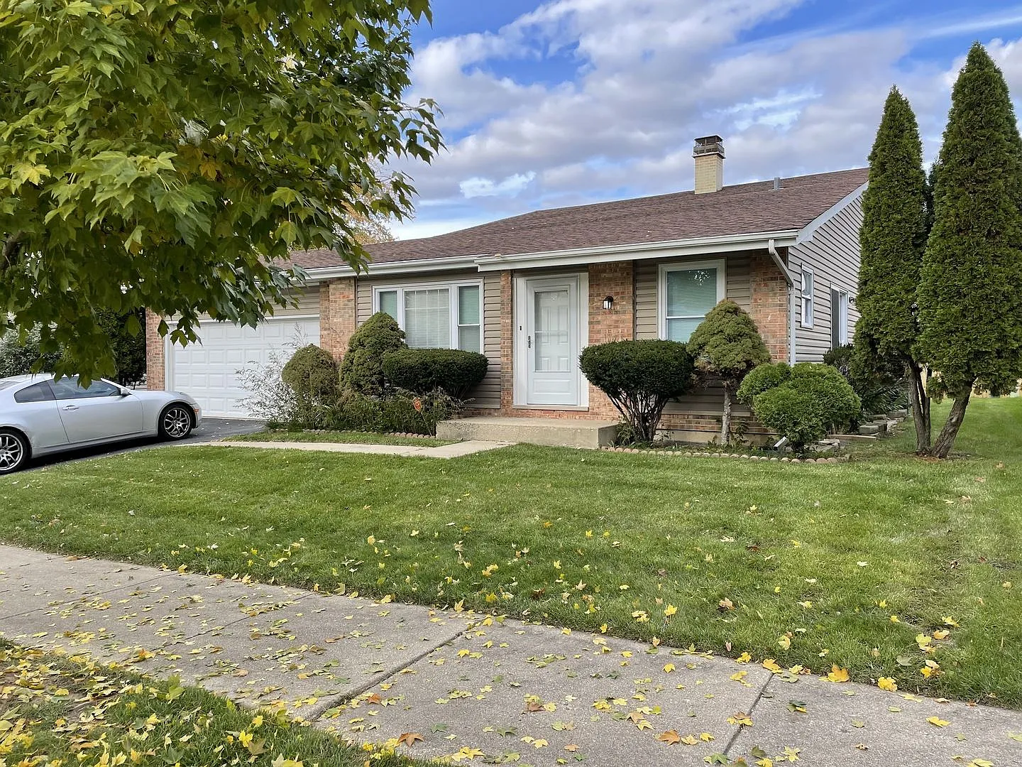 1102 Hunter St photo 1