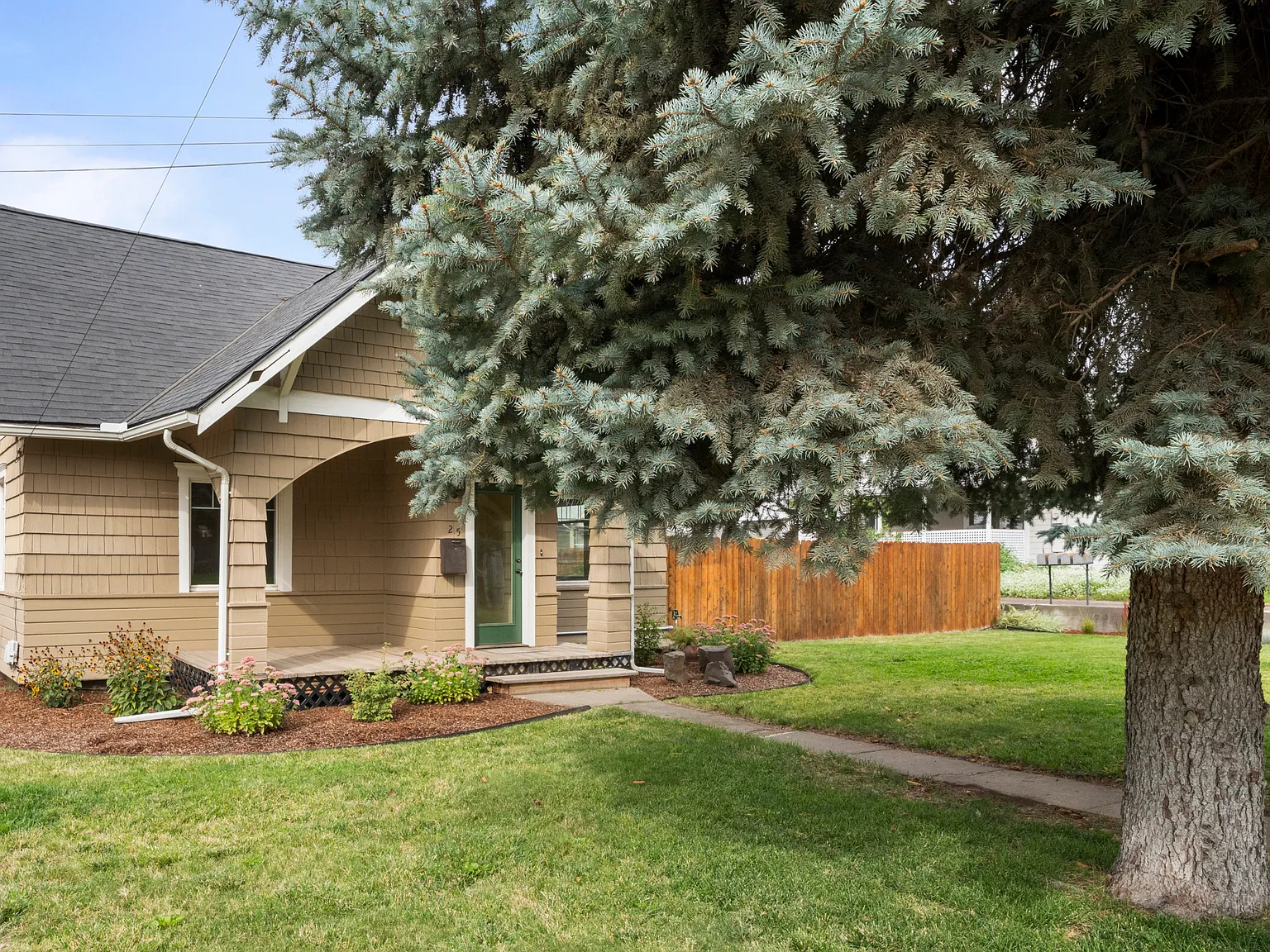 3 bed, 1432 sqft, $2,200 — Photo 2
