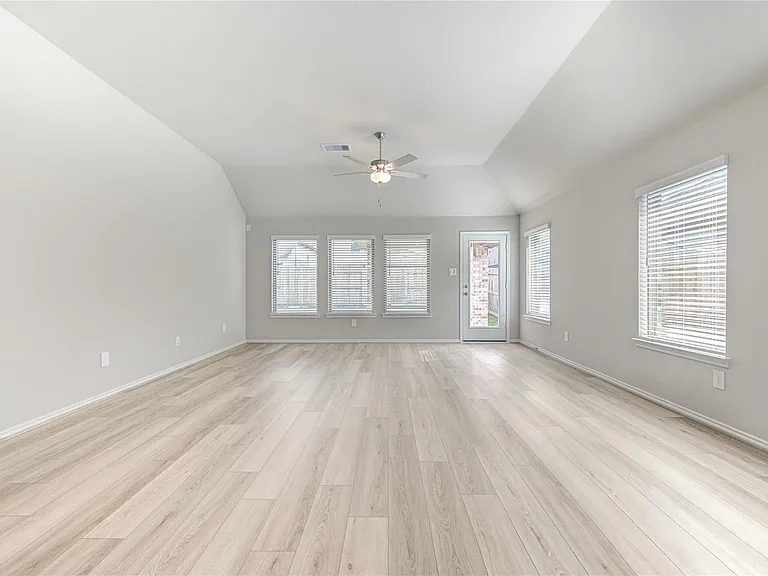 9515 Sierra Crest Ln — Photo 29