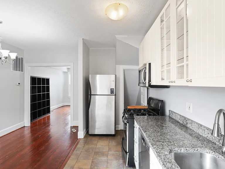 209 Douglas St NE — Photo 11