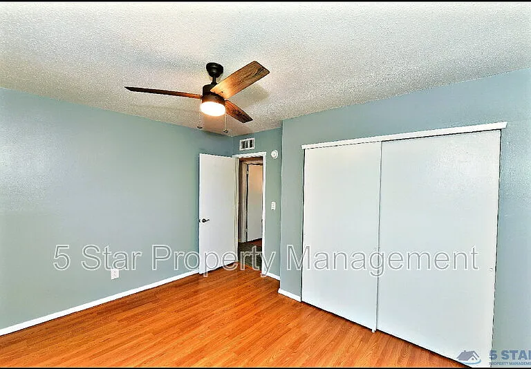 10117 Mercedes St — Photo 32