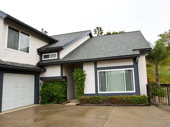 3rd image of 821 Carriage Dr