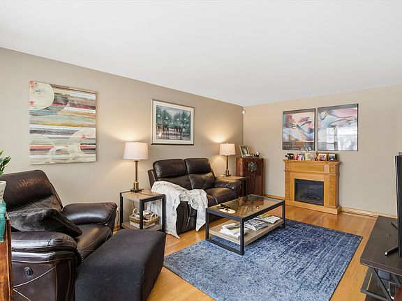 3rd image of 5363 N Mont Clare Ave