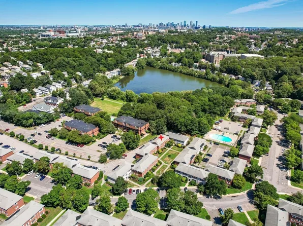 173 Lake Shore Rd APT 3, Brighton, MA 02135