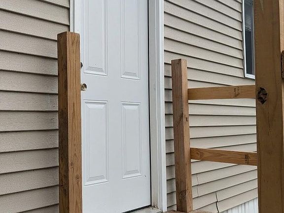 3rd image of 302 Mobile St