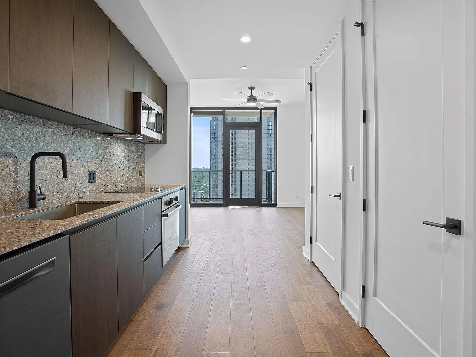 1 bed, 1.0 bath, 667 sqft, $2,900 — Photo 2