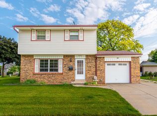 2032 W Barnard Ave, Milwaukee, WI 53221