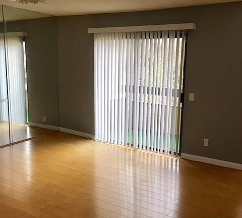 Living room photo 2