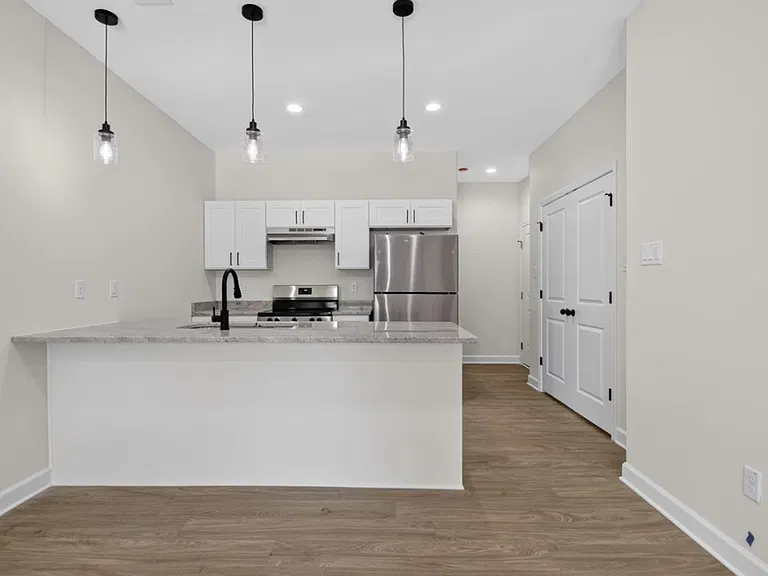 922 S Booker St — Photo 4