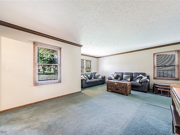 5th image of 32141 Cambridge Cir