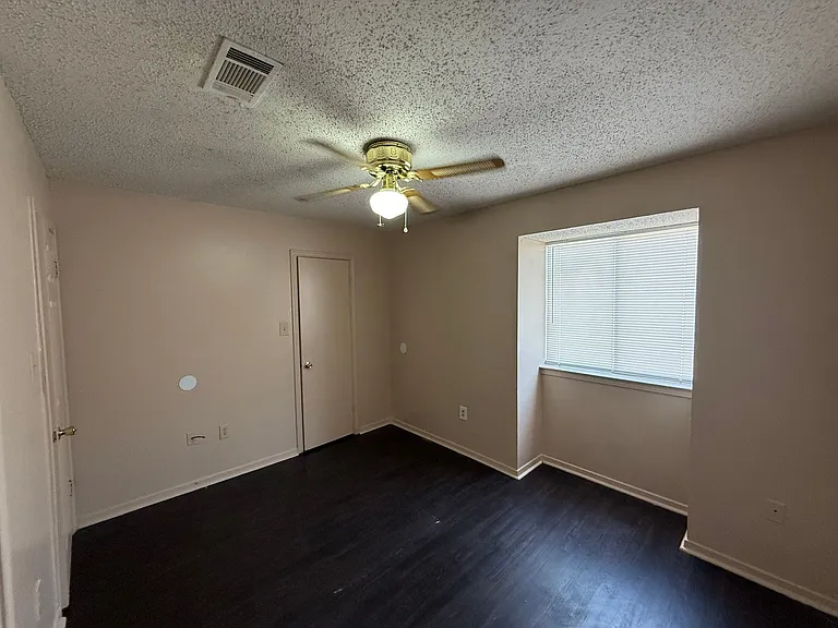 8911-8921 Gsri Ave — Photo 2