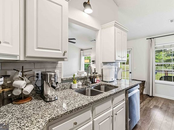 3rd image of 1007 Preserve Ln