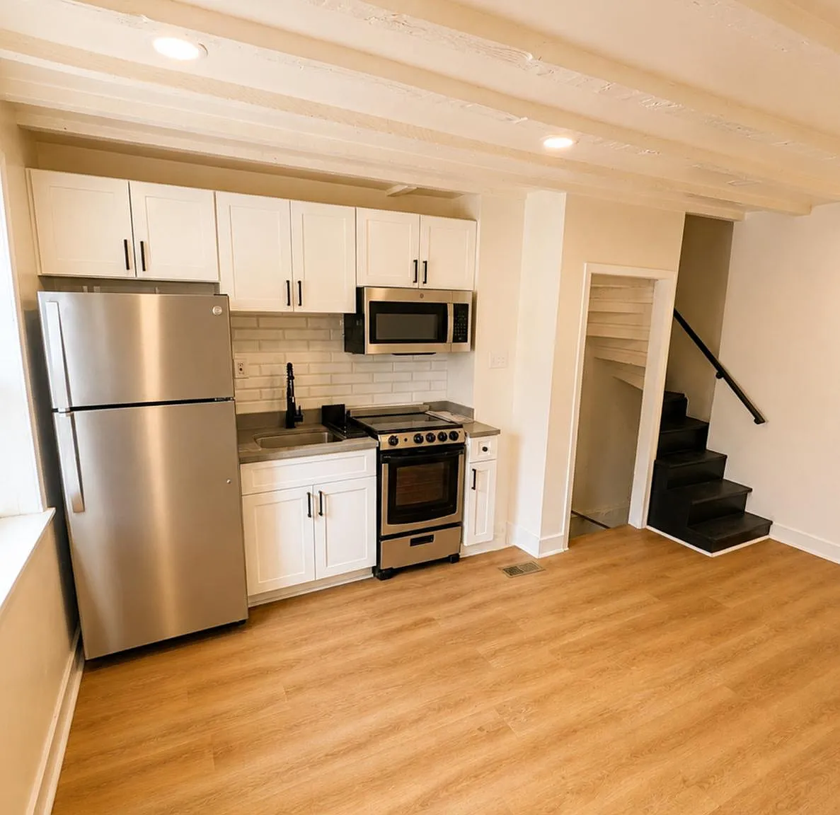 2 bed, 579 sqft, $1,700 — Photo 2