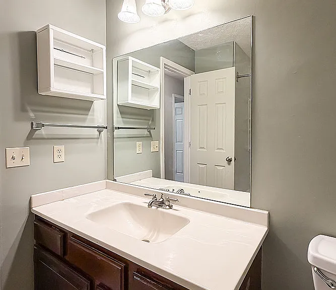 Full Bath Area in Hallway