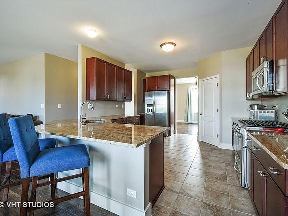3rd image of 2417 Heron Ln