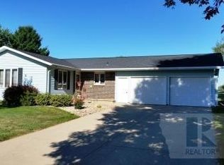 379 11th Ave NE, Sioux Center, IA 51250
