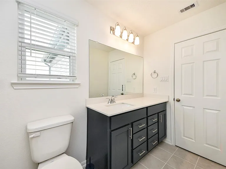 2916 Shimmer Edge Dr — Photo 31