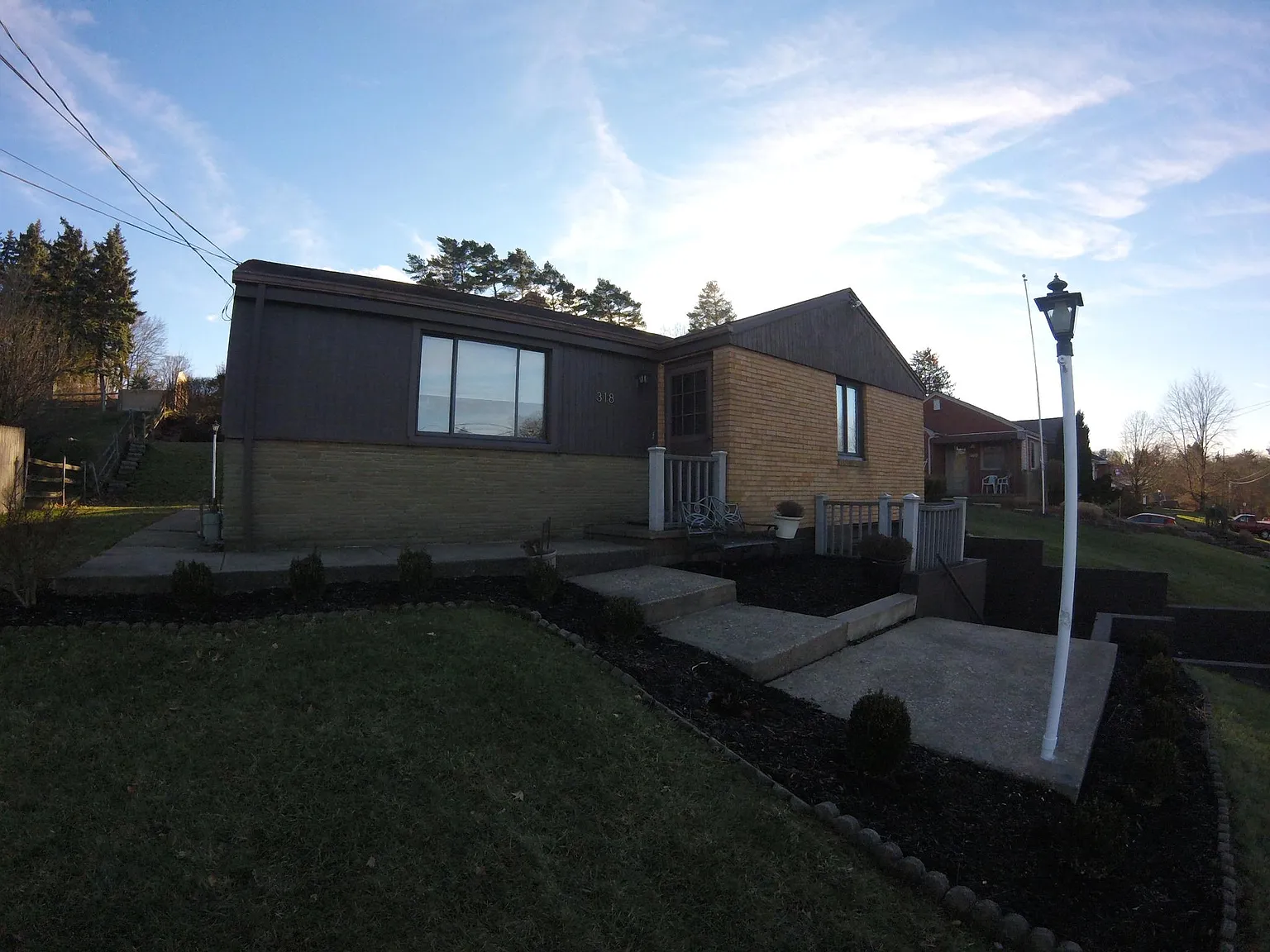 318 Guenevere Dr photo 1