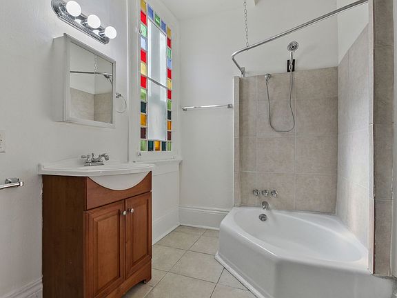 2nd image of 2221 Burgundy St APT D