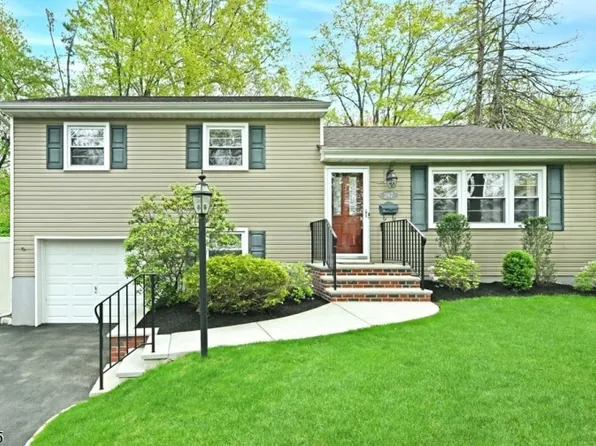 287 Spencer Pl, Paramus Boro, NJ 07652
