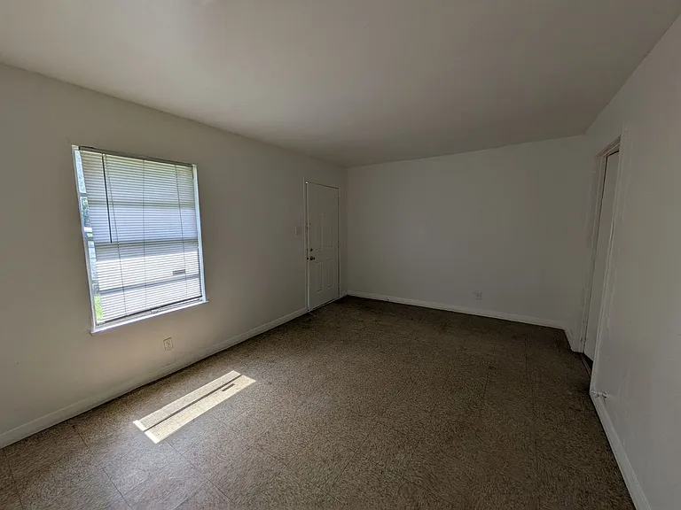 980-982 Oakland Street — Photo 2