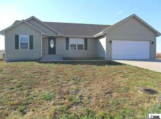 305 Sunset Ln, Maple Hill, KS 66507