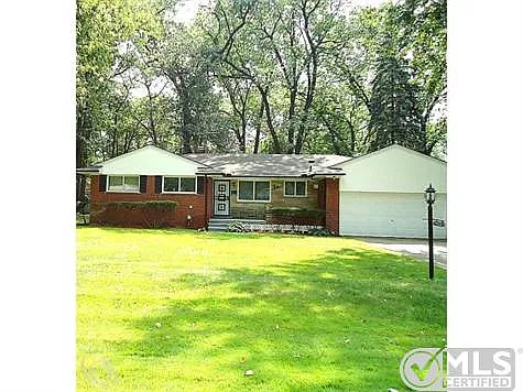 19229 Nadol Dr photo 1