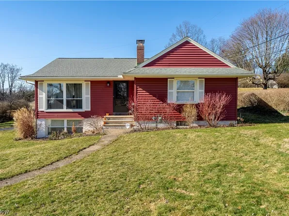 1461 Chatham Ave NE, North Canton, OH 44720