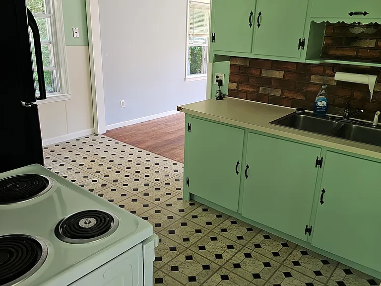1565 Victory Hwy — Photo 4
