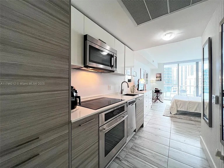 1300 Brickell Bay Dr #U1813 — Photo 22