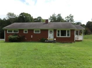 371 Curtis St, Ramseur, NC 27316
