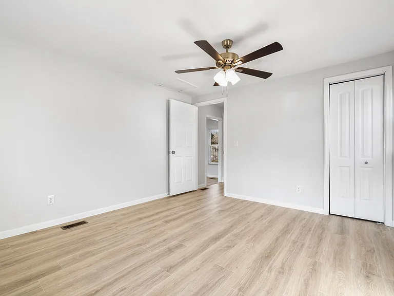 1025 Roswell Rd — Photo 11