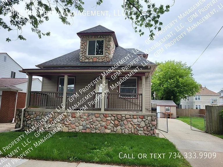 1563 Wilson Ave — Photo 1