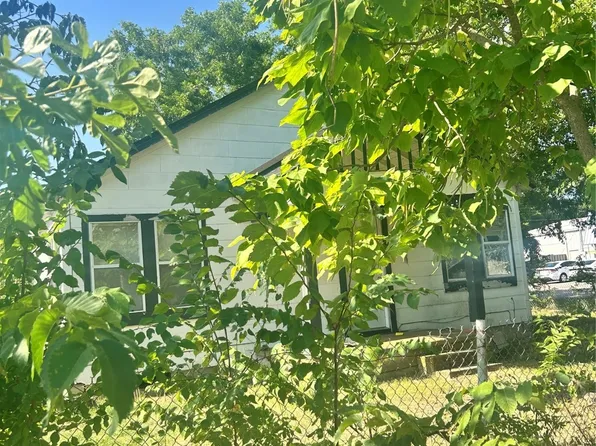 231 W 4th St, Ada, OK 74820