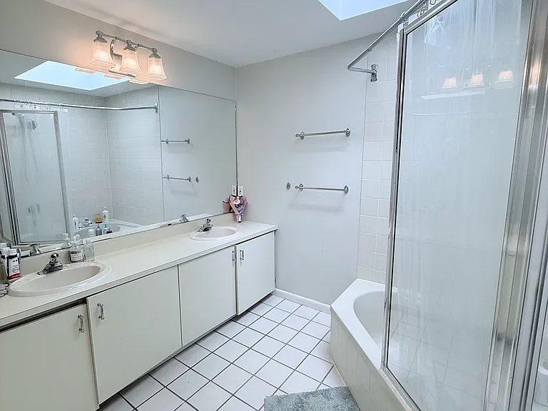 2289 Bedford St #D13 — Photo 31