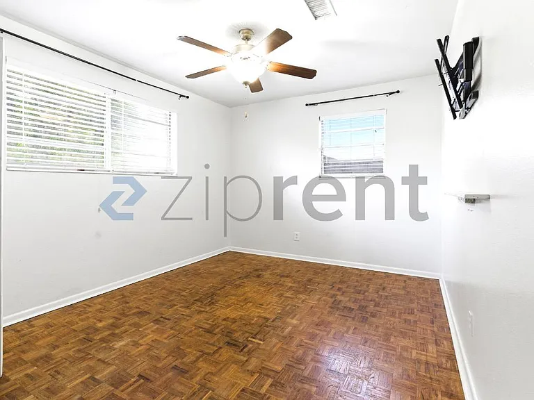 918 E Montclair Rd — Photo 12