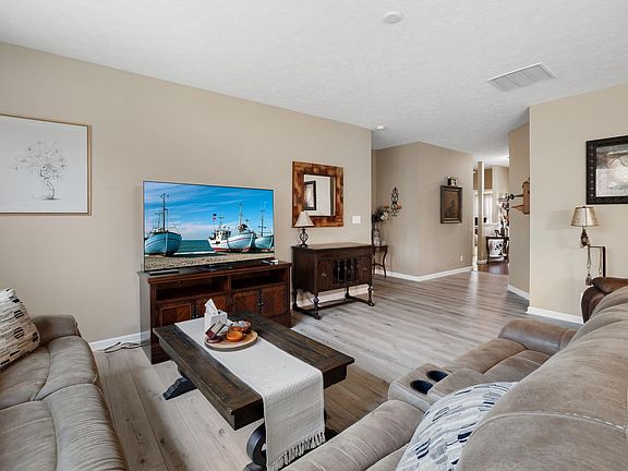 3rd image of 2926 Bond Dr
