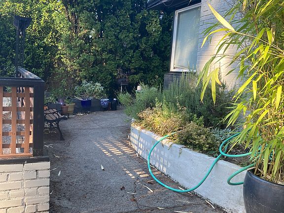 WALKWAY TO YOUR APARTMENT #4