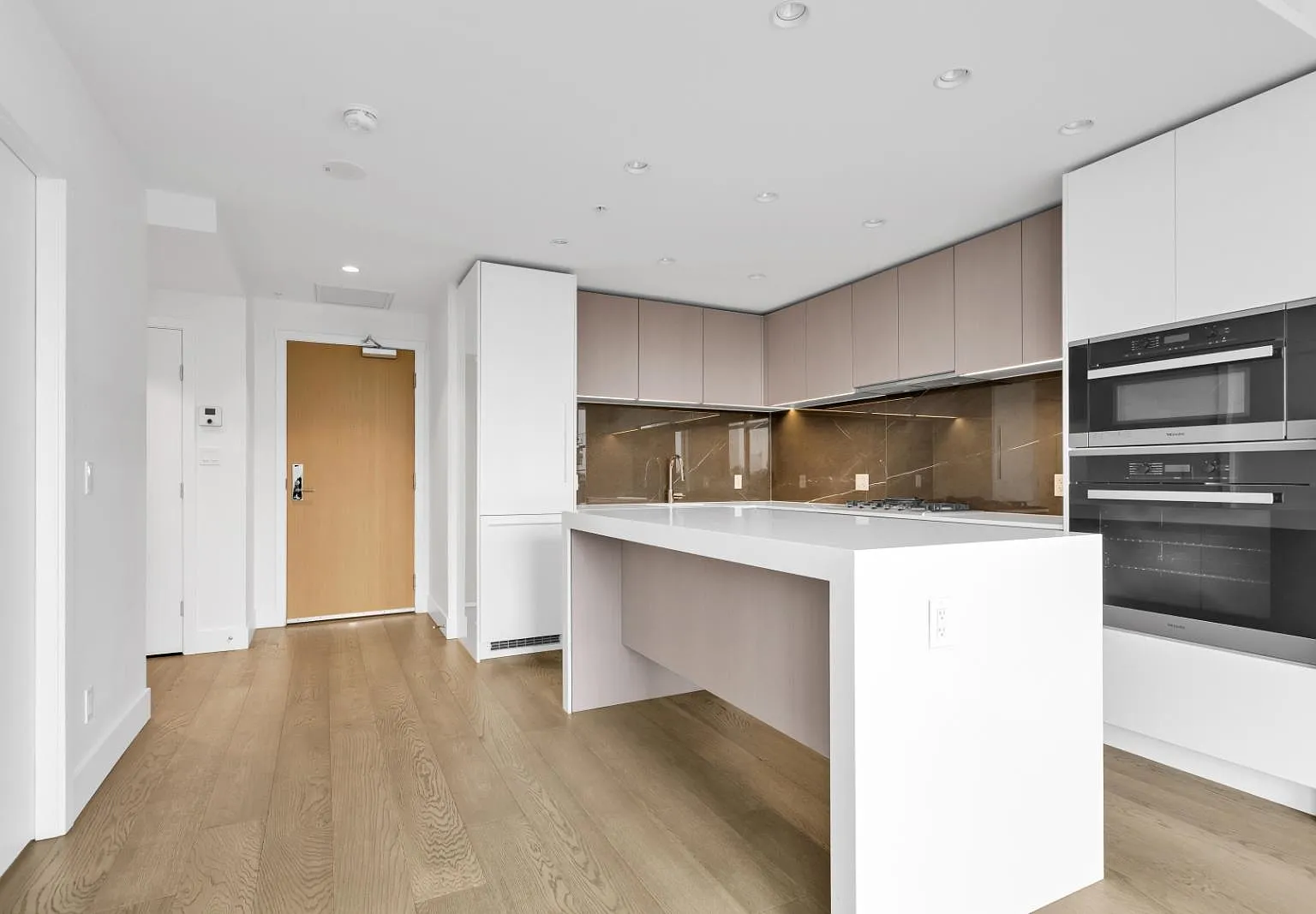 1 bed, 580 sqft, $2,750 — Photo 2