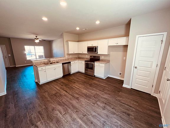 3rd image of 137 Jerrie Lynn Blvd